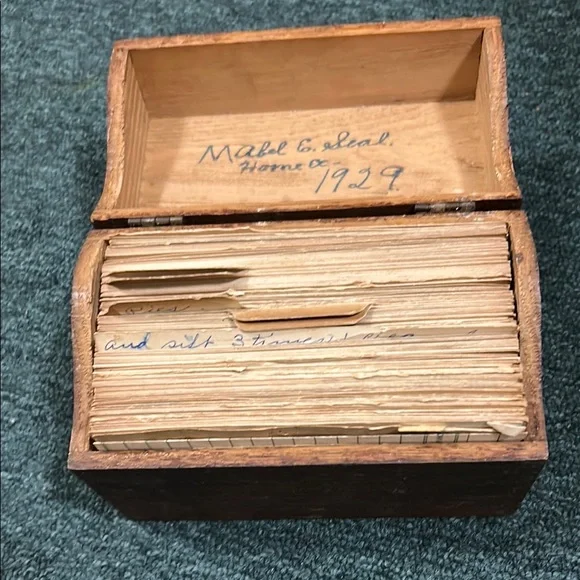 Wooden handmade recipe box 1929 - Picture 2 of 4